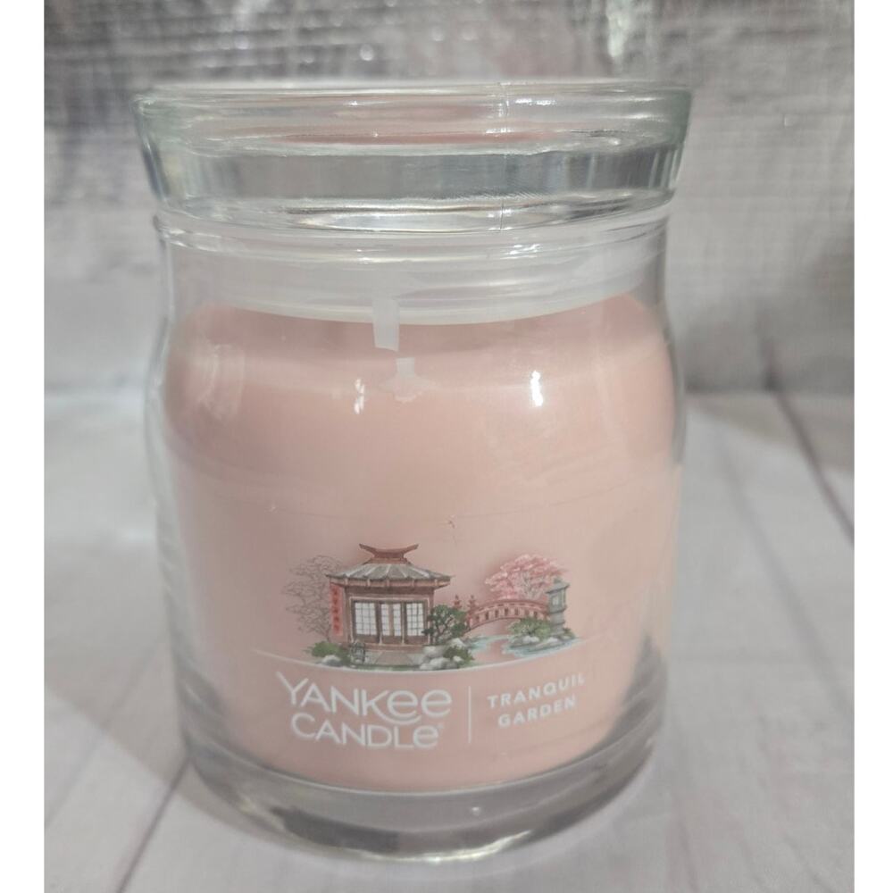 NWT Yankee Candle Floral Tranquil Garden Peaceful 13oz Candle Two Wicks - Picture 2 of 5